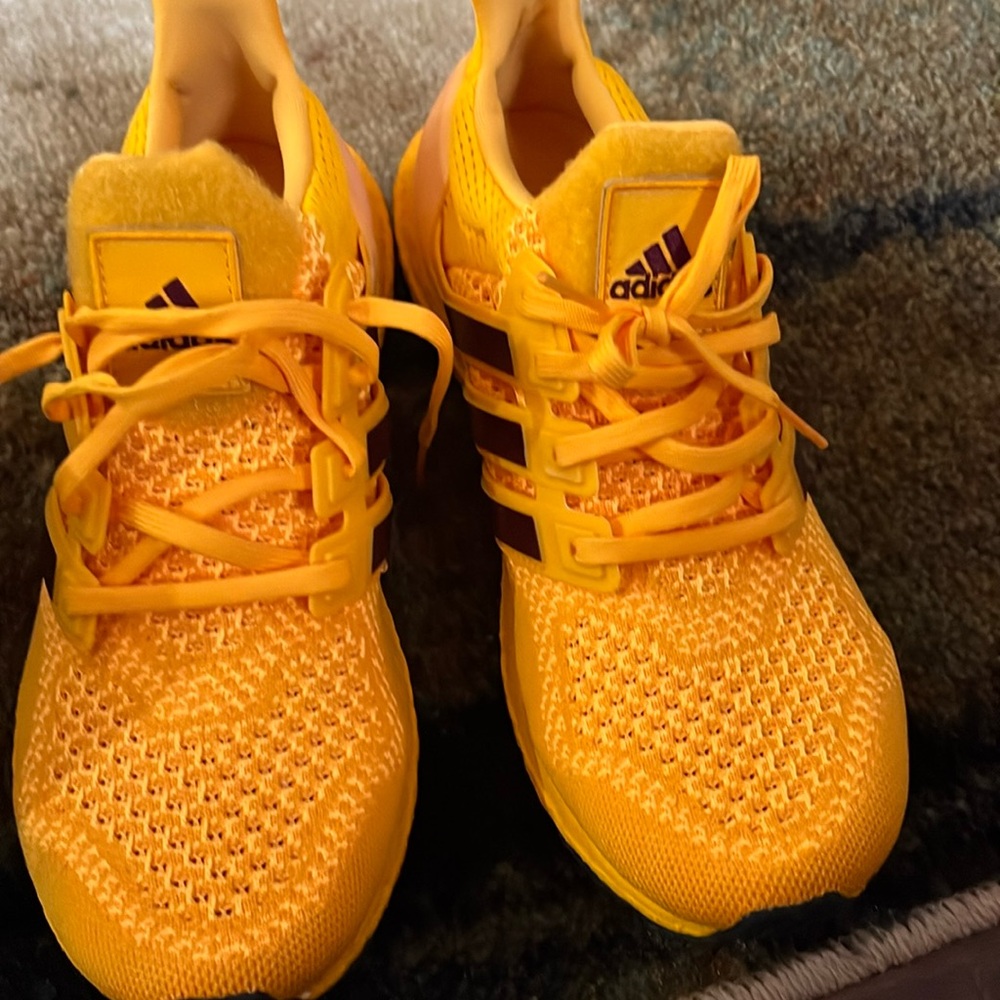 Like new adidas women’s stylish Boost sneakers